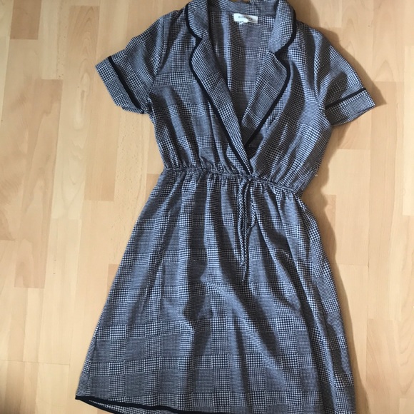 Cute little dress. Houndstooth pattern. - Picture 1 of 1